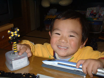 2歳のX'masプレゼントの自作踏切玩具